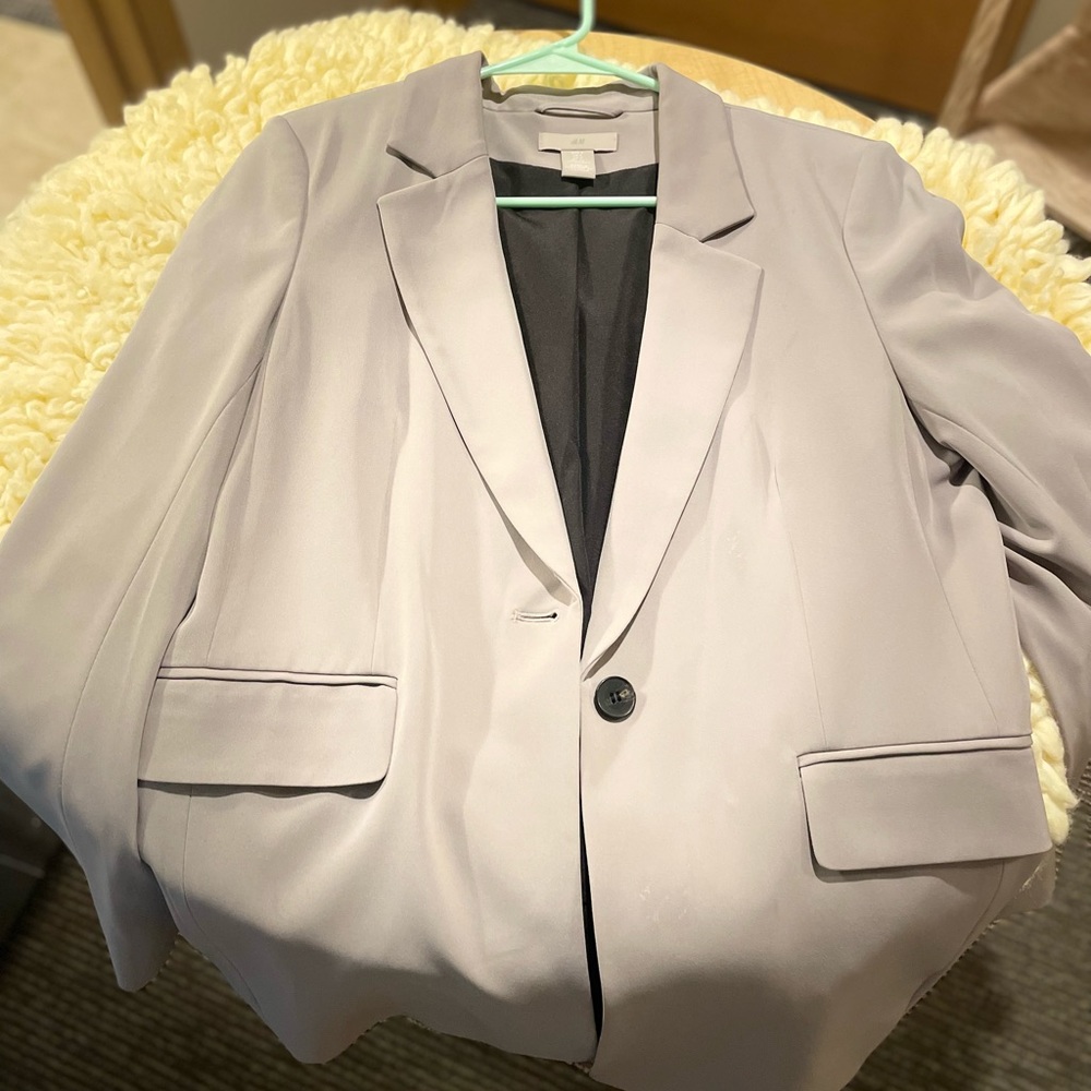 H&M woman suit and blazer
